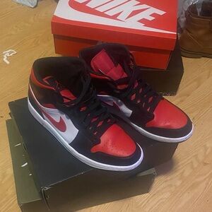 Nike Men's Red and Black High-Top Sneakers